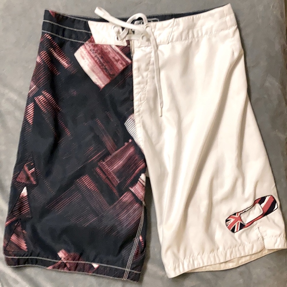 OAKLEY “BARCA HAWAII” BOARDSHORTS  SIZE 34
